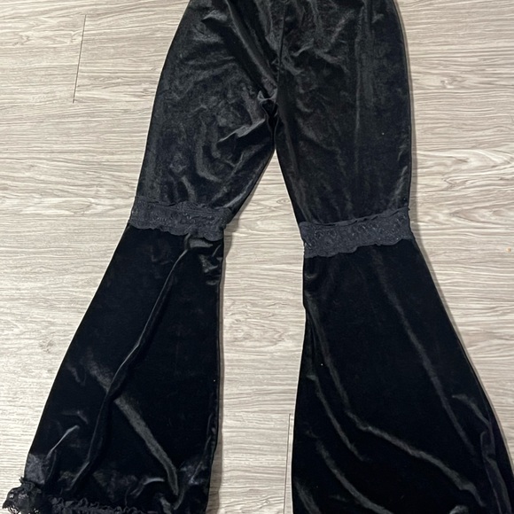 Hillard & Hanson Other - Velvet goth lounge set